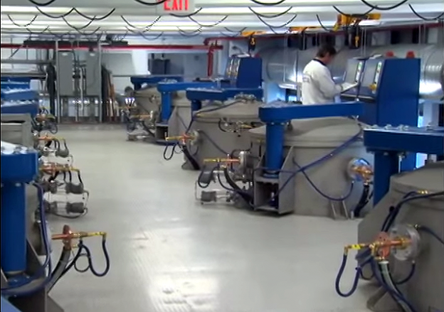 極特稱蘋果iPhone 藍(lán)寶石合約既壓抑又繁重盼能關(guān)廠