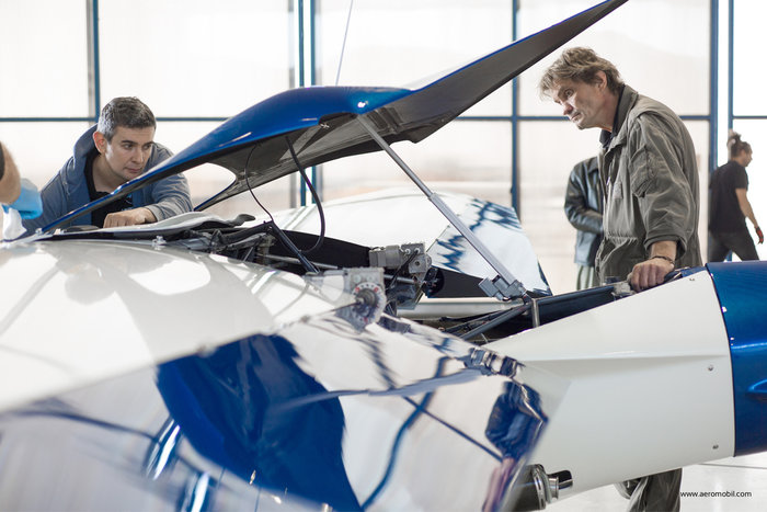 跳出電影  看看現實版“蝙蝠飛行戰車”的樣子