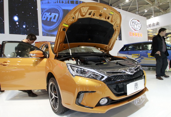 首批新能源車上路已近一年 環(huán)保車主棄用汽油車 首批新能源車上路已近一年 環(huán)保車主棄用汽油車