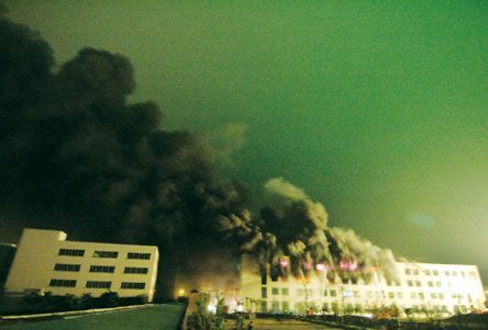 東莞今明陽電池工廠發生大火 已致5人死亡 東莞今明陽電池工廠發生大火 已致5人死亡