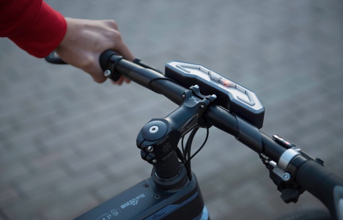 它是一部“Baidu”牌的智能單車。現在,百度給它的官方名稱是“DuBike”。 它是一部“Baidu”牌的智能單車。現在,百度給它的官方名稱是“DuBike”。