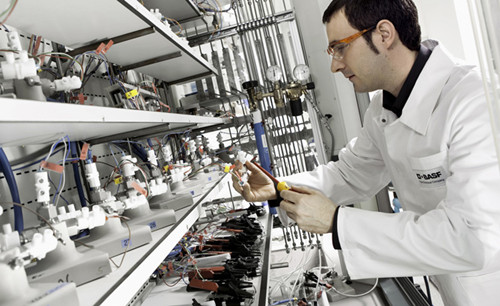 日本電池材料喜憂參半 中國靜等動力電池補貼