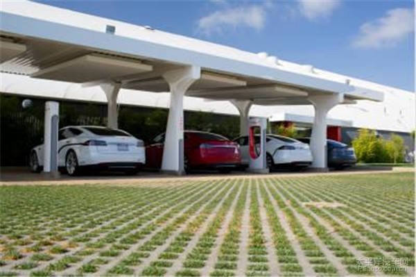 特斯拉CEO馬斯克的霸業(yè):電動(dòng)汽車只是個(gè)楔子而已 特斯拉CEO馬斯克的霸業(yè):電動(dòng)汽車只是個(gè)楔子而已