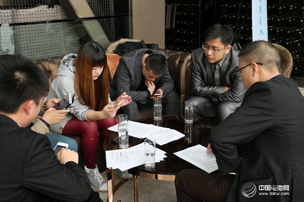 蘋果iPhone天生伴侶  深圳倍斯特推出小蘋果移動(dòng)電源