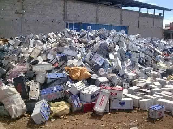 2015年動力電池累計報廢量約2-4萬噸 回收市場待形成 2015年動力電池累計報廢量約2-4萬噸 回收市場待形成