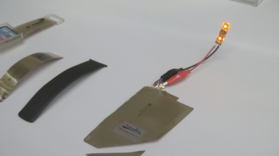 臺廠在CES展示可變色鍵盤、動態彎曲電池芯