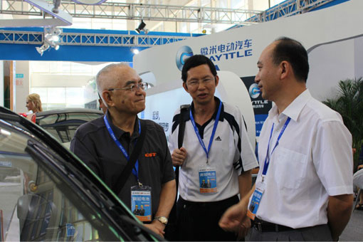 微米電動汽車搶眼山東車展 E28車型顛覆傳統工藝