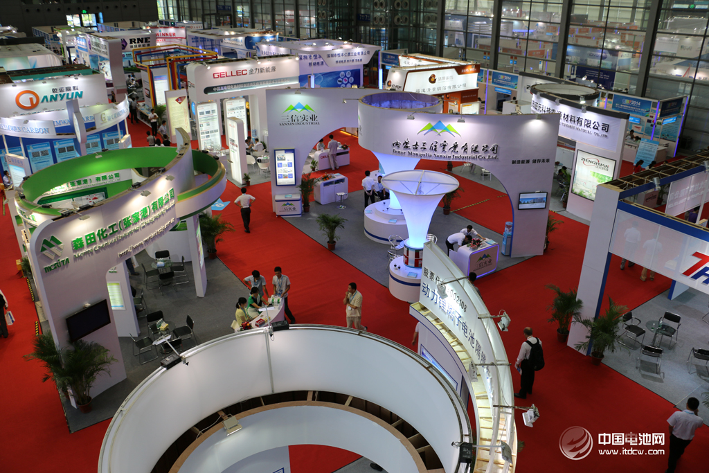 2014年鋰電池行業累計完成產量52.9億自然只