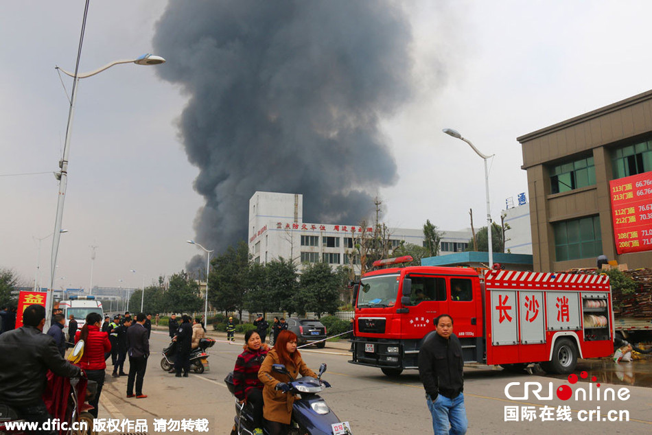 湖南寧鄉(xiāng)海納新材料發(fā)生爆炸 濃煙漫延數(shù)公里