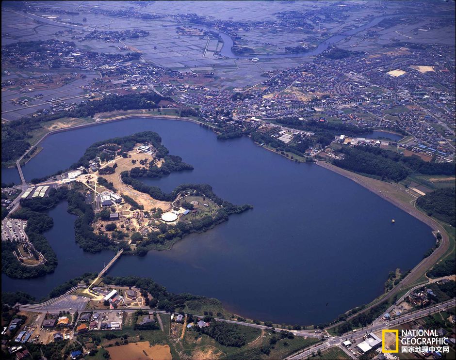 日本家庭供：電使用水上太陽(yáng)能板