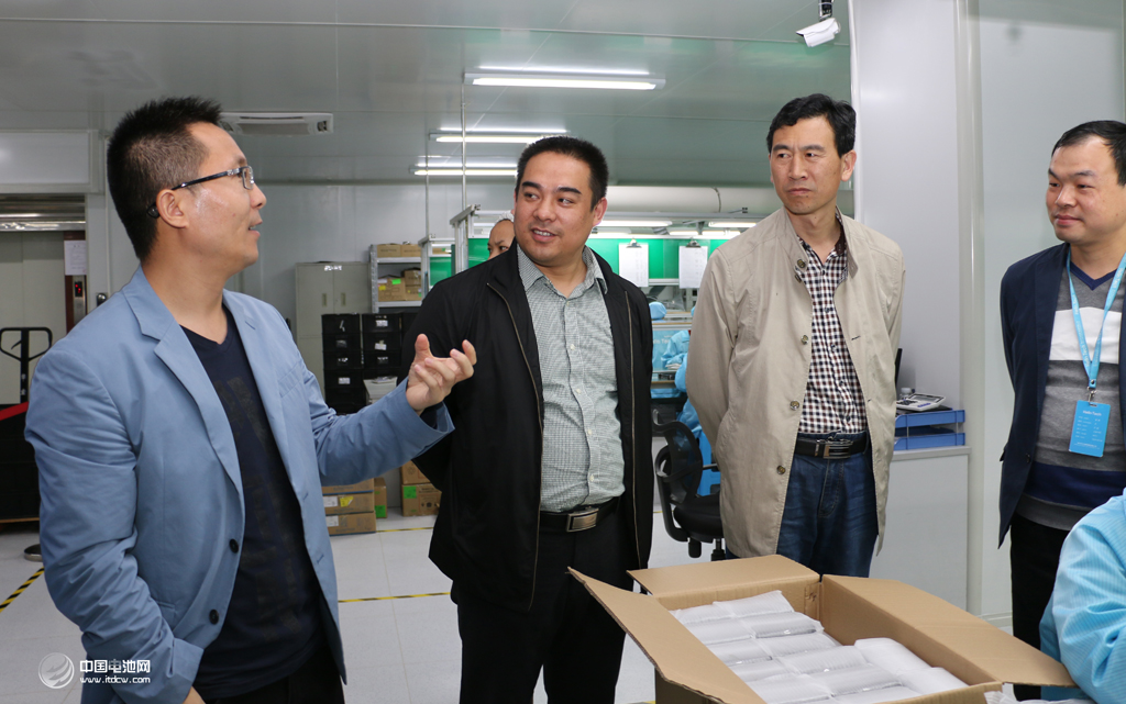 孫中偉董事長向客戶及來賓介紹質量控制細節(jié)