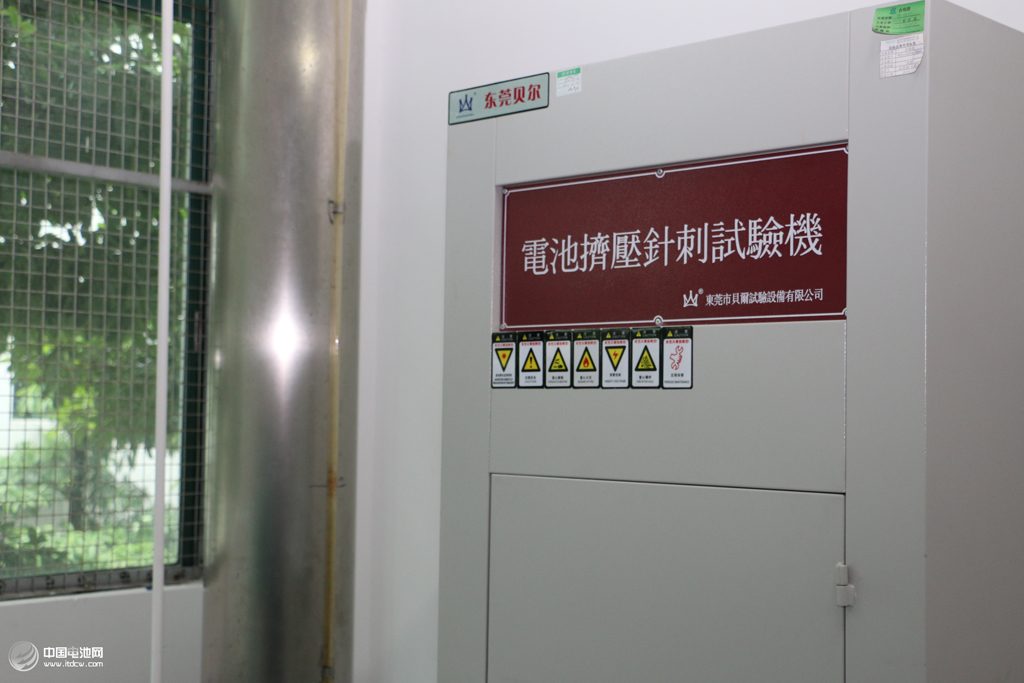 移動電源檢測中心設備一應俱全，實驗室一塵不染