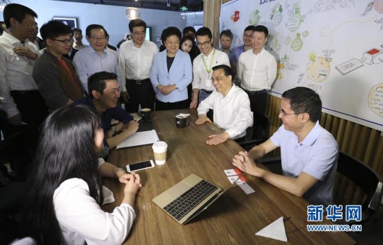 李克強總理在中國科學院和中關村創業大街考察 李克強總理在中國科學院和中關村創業大街考察