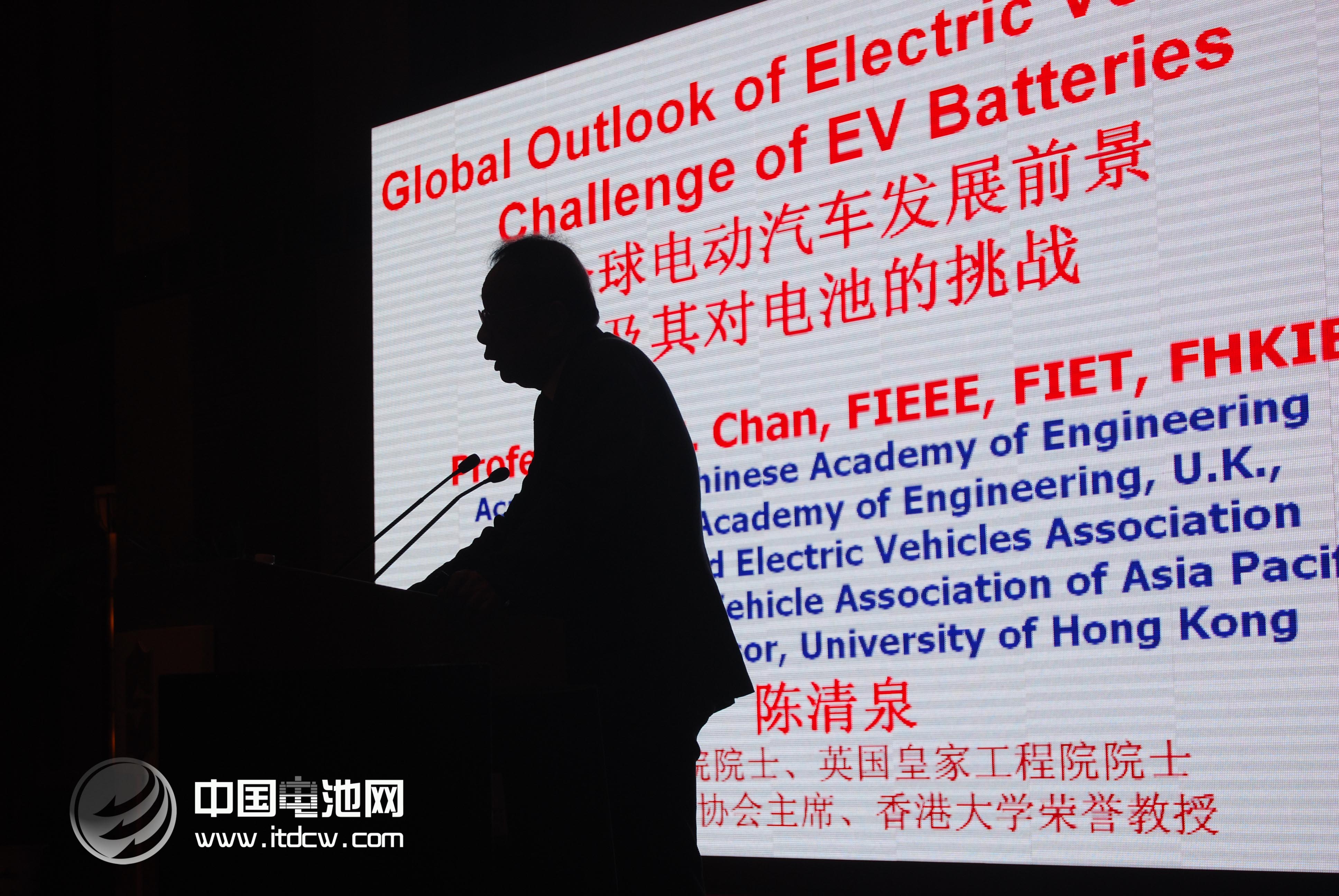 中國工程院院士、世界電動車協(xié)會主席陳清泉