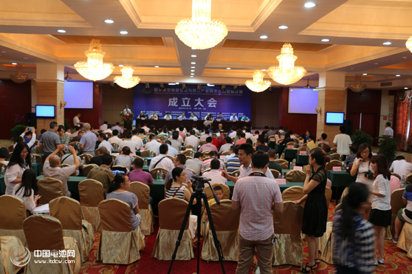 中國(guó)電池網(wǎng)出席國(guó)家儲(chǔ)能產(chǎn)業(yè)聯(lián)盟大會(huì) 鋰電“達(dá)沃斯”受關(guān)注 中國(guó)電池網(wǎng)出席國(guó)家儲(chǔ)能產(chǎn)業(yè)聯(lián)盟大會(huì) 鋰電“達(dá)沃斯”受關(guān)注