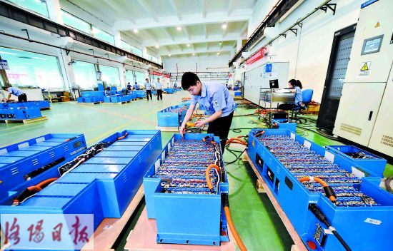 今年1月至4月，中航鋰電實現產值、銷售收入、利潤總額同比分別增長2.76倍、3.79倍和2.7倍。