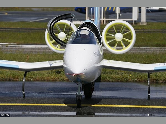 純電動飛機起飛了！“空中特斯拉”純電動飛機亮相