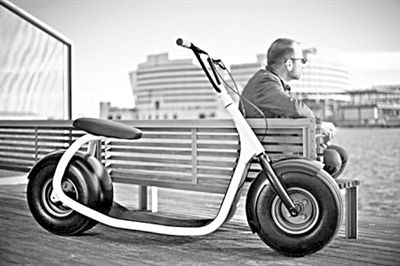 超寬超厚輪胎電動(dòng)踏板車 車載電池可維持25天 超寬超厚輪胎電動(dòng)踏板車 車載電池可維持25天