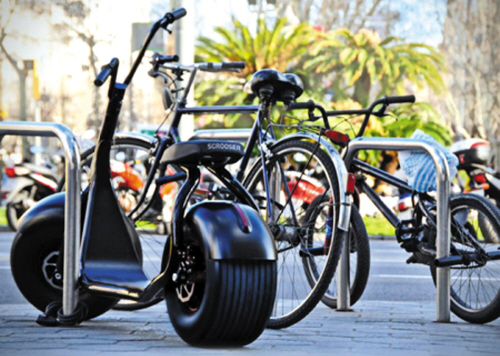 超寬超厚輪胎電動(dòng)踏板車 車載電池可維持25天 超寬超厚輪胎電動(dòng)踏板車 車載電池可維持25天