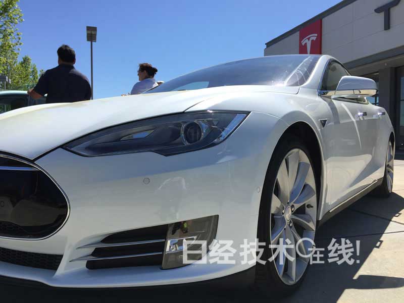 親身感受特斯拉的“車(chē)非車(chē),而是計(jì)算機(jī)” 親身感受特斯拉的“車(chē)非車(chē),而是計(jì)算機(jī)”