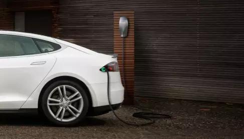 馬斯克承諾:超級(jí)充電站對(duì)特斯拉車主永久免費(fèi) 馬斯克承諾:超級(jí)充電站對(duì)特斯拉車主永久免費(fèi)