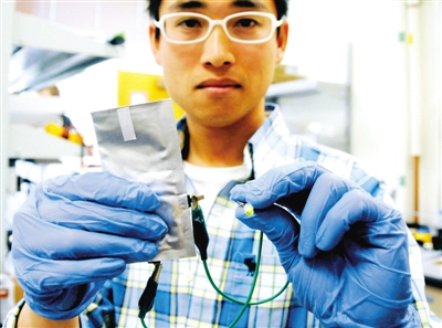 華人教授研發(fā)高性能鋁離子電池 一分鐘充滿電 華人教授研發(fā)高性能鋁離子電池 一分鐘充滿電
