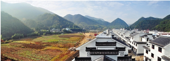 光伏電池做進瓦片里 民居屋頂變太陽能電站 光伏電池做進瓦片里 民居屋頂變太陽能電站