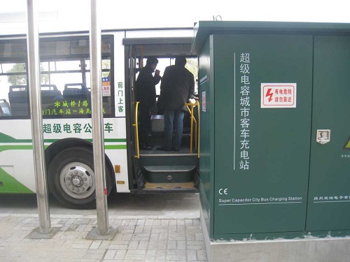 上海申沃超級(jí)電容公交車自燃 起火原因正在調(diào)查 上海申沃超級(jí)電容公交車自燃 起火原因正在調(diào)查