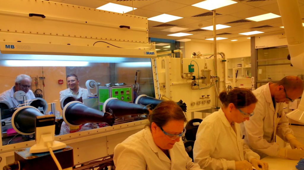 以色列正研發快充電池 電動汽車有望五分鐘充滿電 以色列正研發快充電池 電動汽車有望五分鐘充滿電