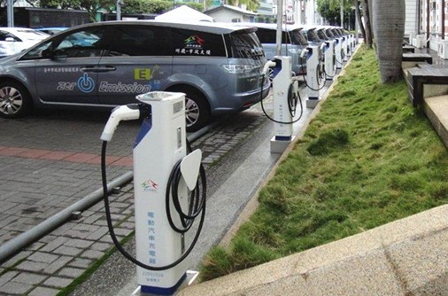 電網(wǎng)改造新政瞄準(zhǔn)新能源車 五年內(nèi)接入480萬臺充電樁 電網(wǎng)改造新政瞄準(zhǔn)新能源車 五年內(nèi)接入480萬臺充電樁