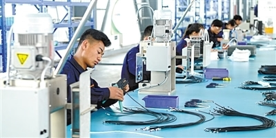 鋰電池 “青海造”世界大牌 青海新能源產(chǎn)業(yè)鏈顯集群效應(yīng) 鋰電池 “青海造”世界大牌 青海新能源產(chǎn)業(yè)鏈顯集群效應(yīng)