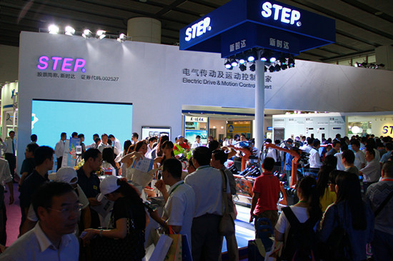 帥福特與新時達(dá)簽訂工業(yè)機器人鋰電池巨額合同