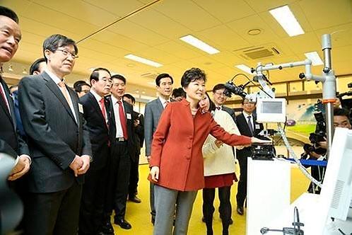 韓國(guó)政府大力扶植高新產(chǎn)業(yè) 智能汽車(chē)成“潛力股” 韓國(guó)政府大力扶植高新產(chǎn)業(yè) 智能汽車(chē)成“潛力股”