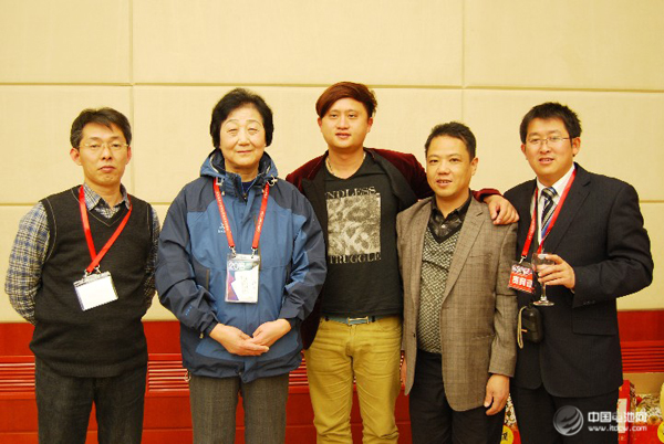 中國電池網創始人于清教與天津自行車協會理事長龔曉燕等合影 中國電池網創始人于清教與天津自行車協會理事長龔曉燕等合影