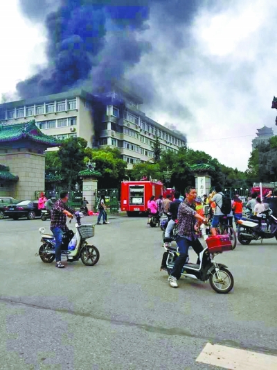 中南民族大學(xué)擬報(bào)廢電池起火  未造成人員傷亡