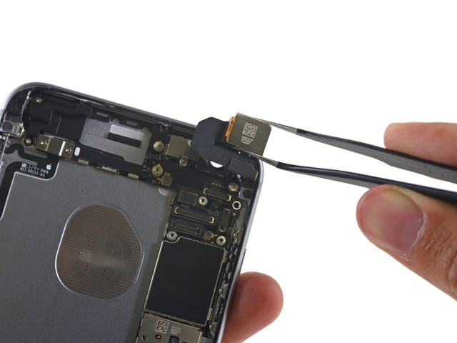 電池縮水為哪般 全新iPhone 6s Plus拆解(組圖) 電池縮水為哪般 全新iPhone 6s Plus拆解(組圖)