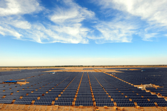 青海格爾木光伏產業露真容 5年后年產值1000億 青海格爾木光伏產業露真容 5年后年產值1000億