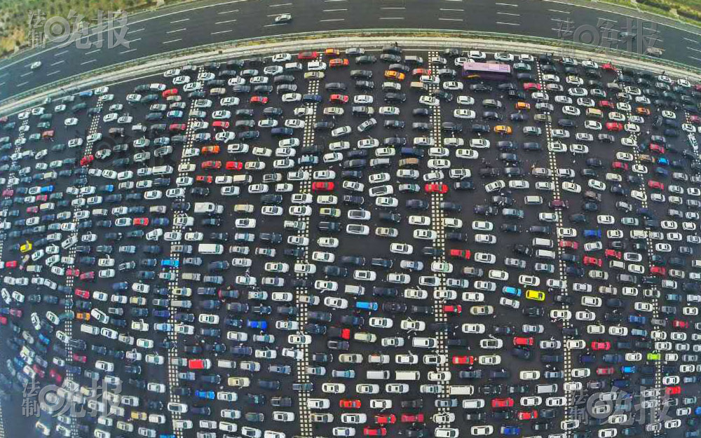 國慶假期返程紀錄片:瞧瞧,這大停車場 ! 國慶假期返程紀錄片:瞧瞧,這大停車場 !