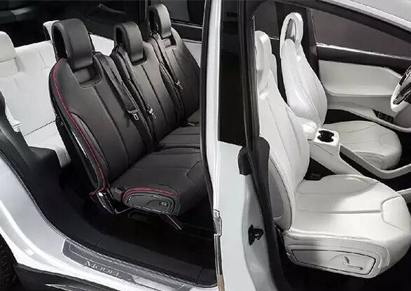 垂直打開(kāi)的“鷹翼”車(chē)門(mén) 垂直打開(kāi)的“鷹翼”車(chē)門(mén)