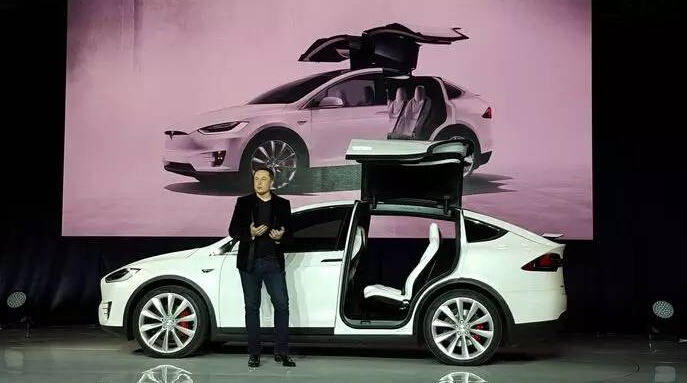 垂直打開(kāi)的“鷹翼”車(chē)門(mén) 垂直打開(kāi)的“鷹翼”車(chē)門(mén)