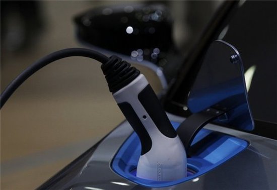 石墨烯超級電容充電只需4分鐘 電動車短板破解?