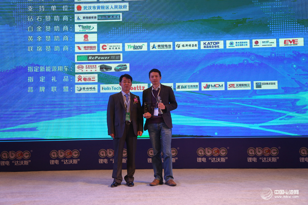 弘揚(yáng)主旋律推崇正能量 第五屆電池行業(yè)年度人物出爐 弘揚(yáng)主旋律推崇正能量 第五屆電池行業(yè)年度人物出爐