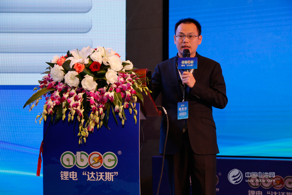 億緯鋰能鋰動力電池事業(yè)部副總經理黃紅良博士