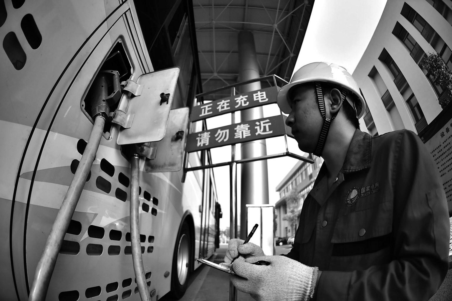 深圳公交車(chē)力爭(zhēng)明年7月份將全部換成純電動(dòng)大巴