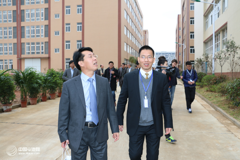 鋰電“達沃斯”秘書長于清教與惠強新能源董事長王紅兵交流 鋰電“達沃斯”秘書長于清教與惠強新能源董事長王紅兵交流