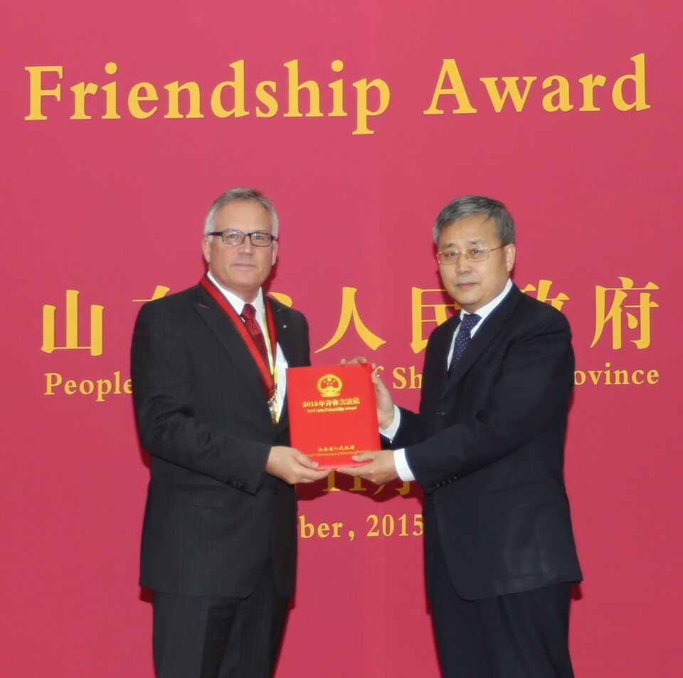 奧冠集團首席專家默茨榮獲“齊魯友誼獎”