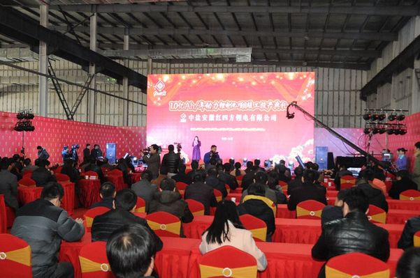 今年6月,中鹽安徽紅四方鋰電有限公司啟動新廠區建設。新廠區位于合肥循環經濟示范園,項目總投資4.17億元,分兩期建設。此次竣工投產的一期項目為年產1億安時磷酸鐵鋰電池項目。預計,該項目年產值將突破5億元。 今年6月,中鹽安徽紅四方鋰電有限公司啟動新廠區建設。新廠區位于合肥循環經濟示范園,項目總投資4.17億元,分兩期建設。此次竣工投產的一期項目為年產1億安時磷酸鐵鋰電池項目。預計,該項目年產值將突破5億元。