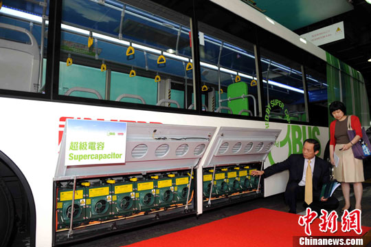 石墨烯"加盟"儲能器件 電容大巴充電7秒能跑35公里 石墨烯"加盟"儲能器件 電容大巴充電7秒能跑35公里