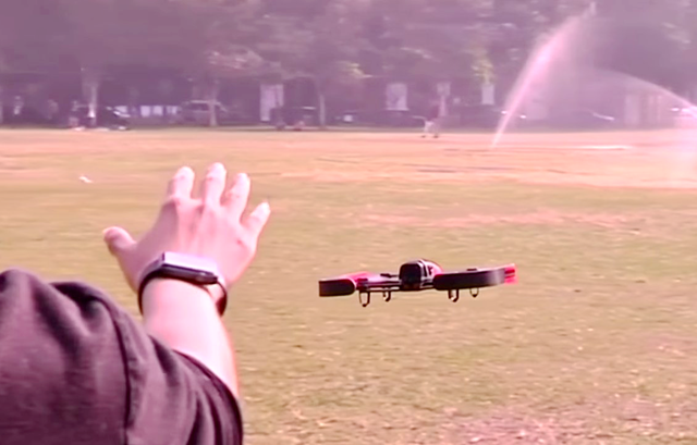 蘋果手表新玩法：臺(tái)灣極客用它來(lái)操控?zé)o人機(jī)