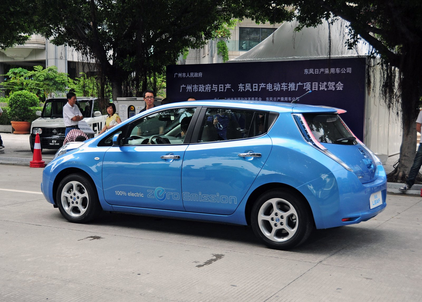 新能源汽車產業狂飆突進 別重蹈光伏業覆轍 新能源汽車產業狂飆突進 別重蹈光伏業覆轍